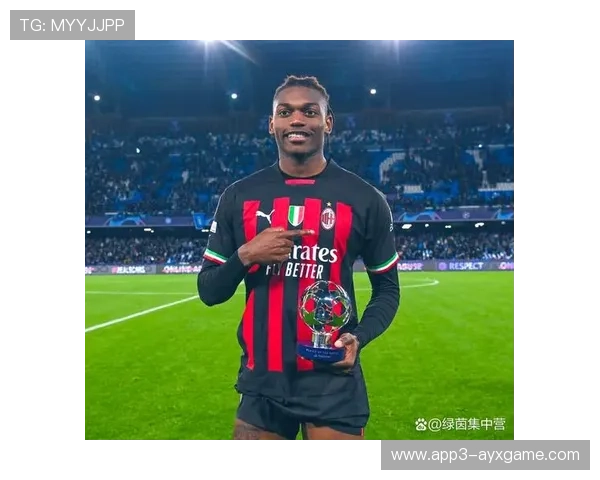 AC米兰脚后跟妙传配合，莱奥轻松破门