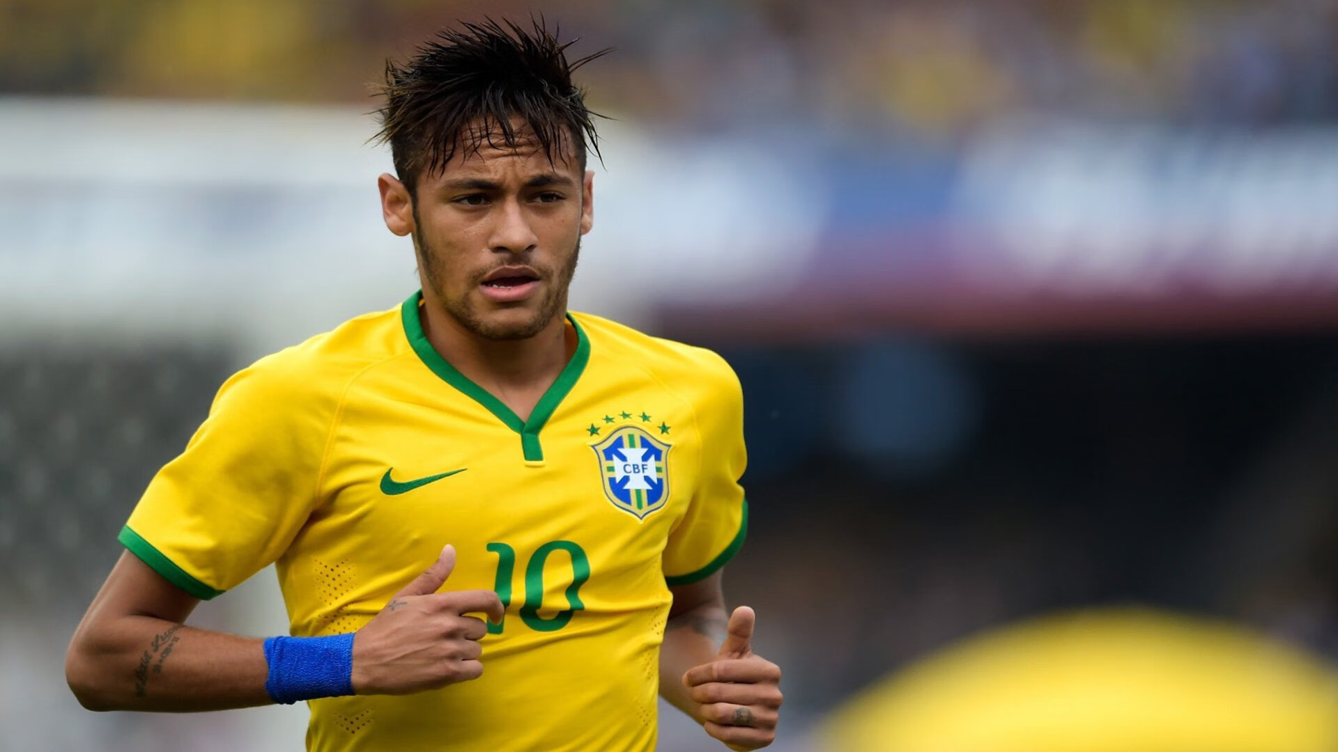 世界杯：多位球员携子女绕场一周 家庭照片感动球迷